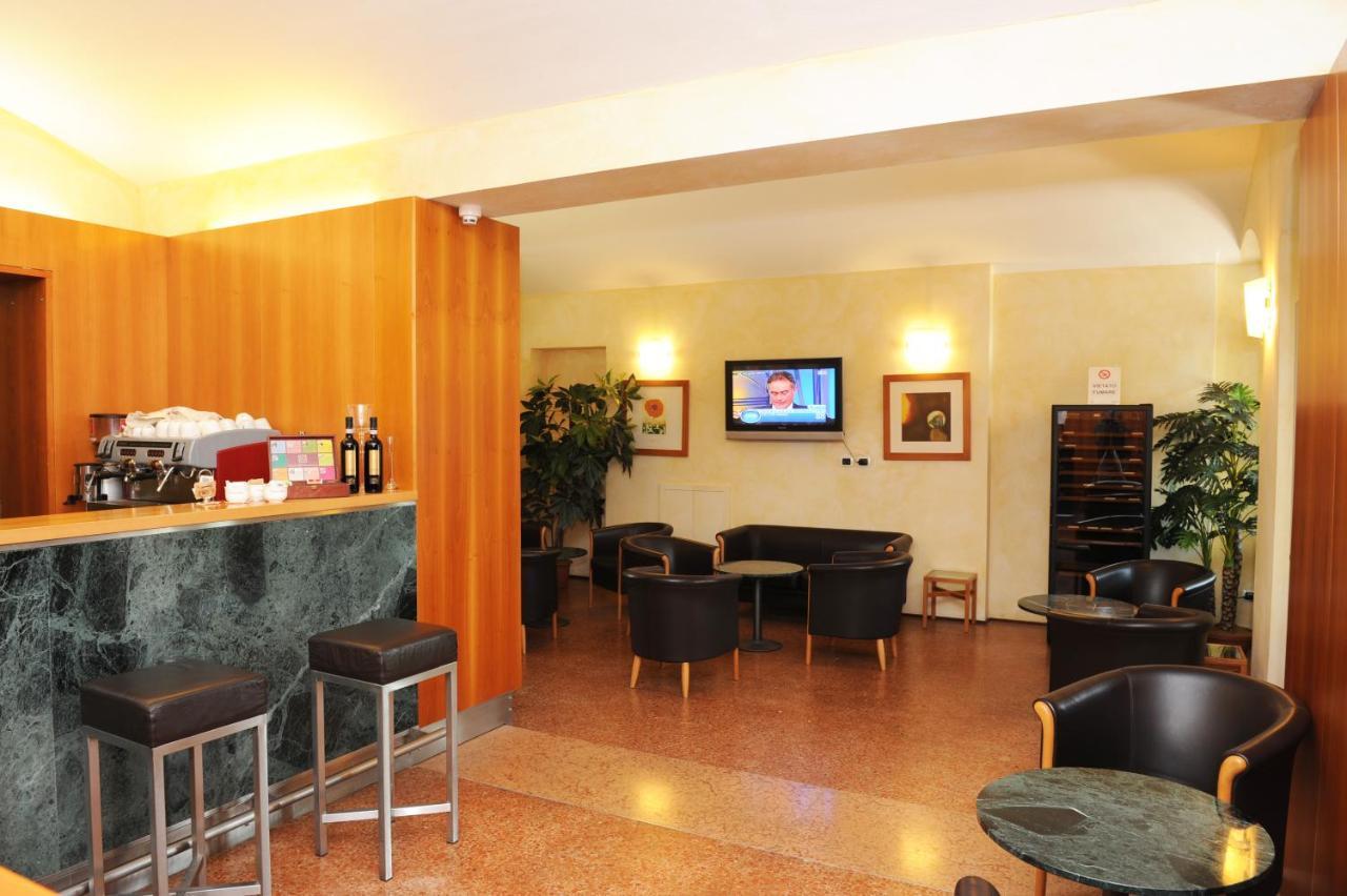 Hotel Dimora del Barone Romagnano Sesia Exterior foto