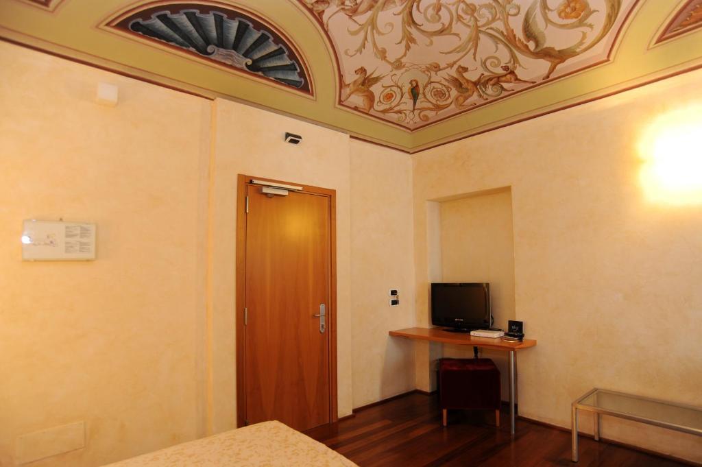 Hotel Dimora del Barone Romagnano Sesia Habitación foto