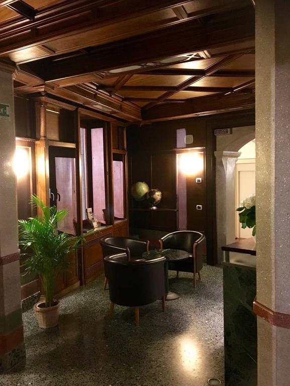 Hotel Dimora del Barone Romagnano Sesia Exterior foto