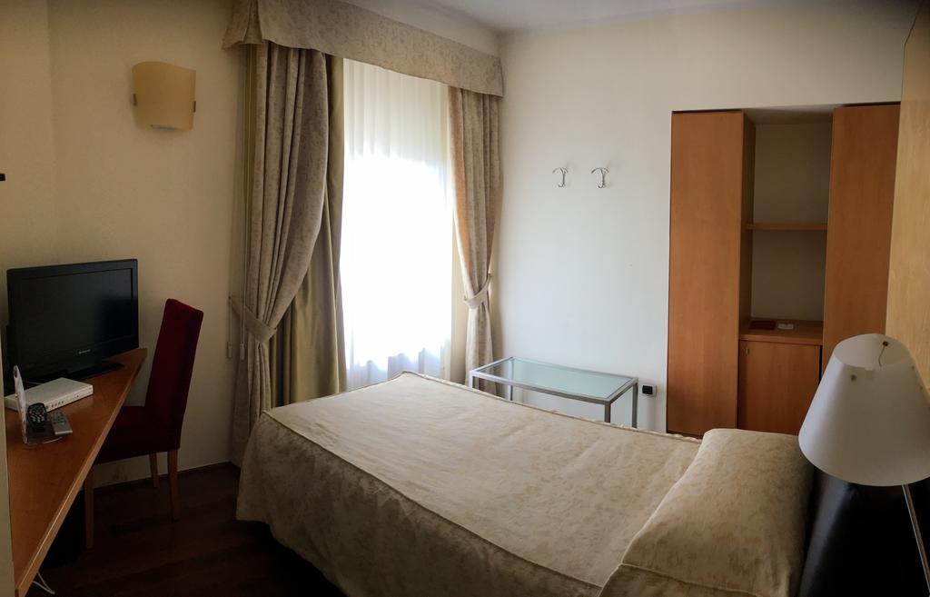 Hotel Dimora del Barone Romagnano Sesia Exterior foto